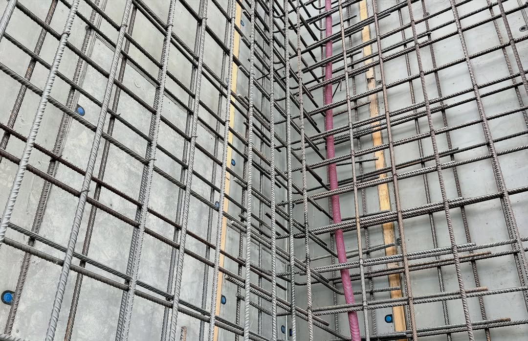 Armadura de muro lista para hormigonar